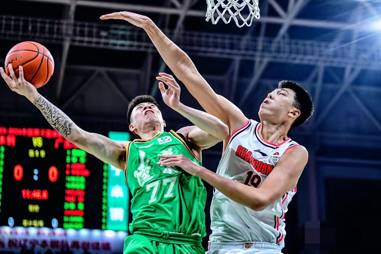 包含巴塞罗那迎CBA常规赛关键赛，赛前伤情更新，质疑声仍在，赛季目标并未改变的词条